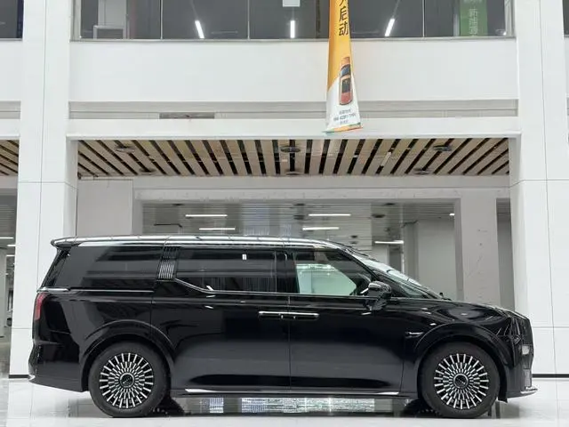 ZEEKR ZEEKR 009 Six-seater executive edition four-wheel drive 108kWh