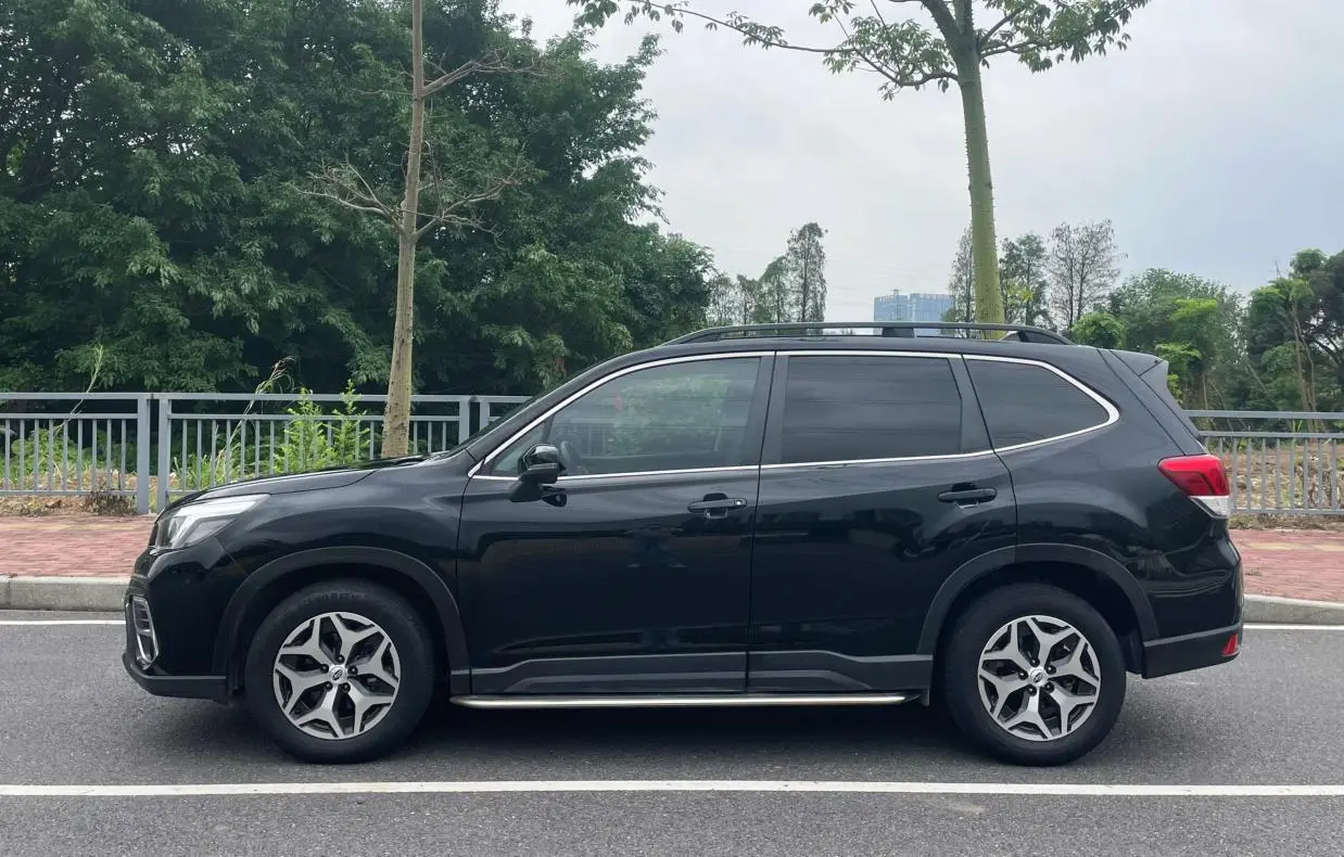 Subaru FORESTER Forester 2.0i Deluxe Edition EyeSight