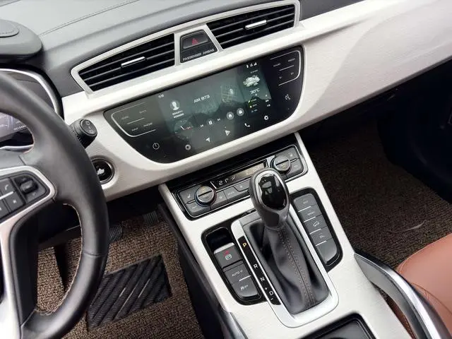 Geely Boyue 1.8TD automatic two-wheel drive Zhizun type 4G connected version