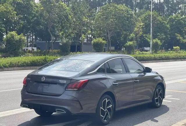 MG MG5 Facelift 300TGI DCT Green Luxury Ultimate Edition
