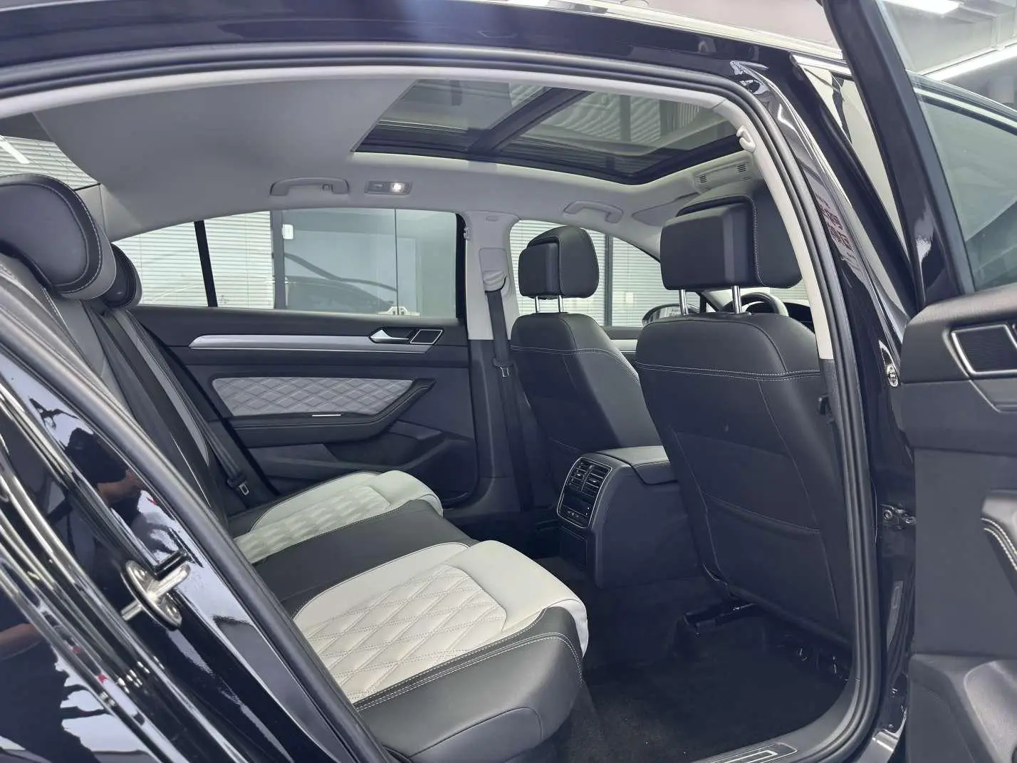 Volkswagen Magotan 2 million commemorative edition 330TSI DSG leading model