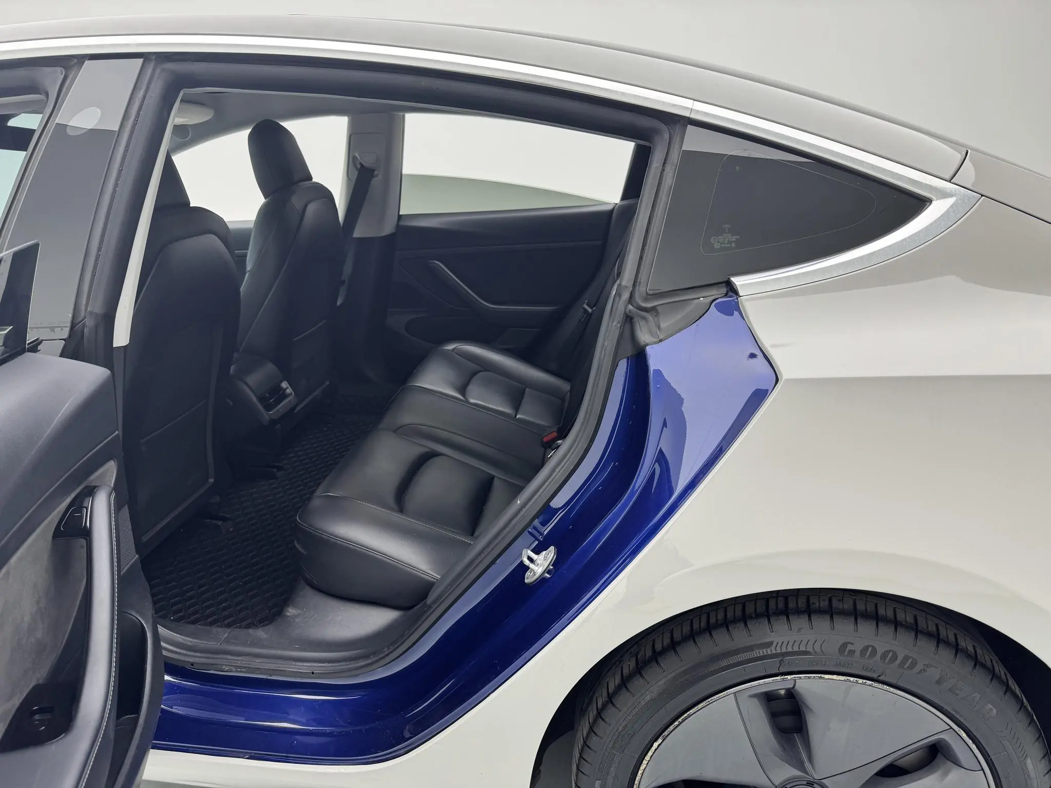 Tesla Model 3 Upgraded version of standard battery life rear drive