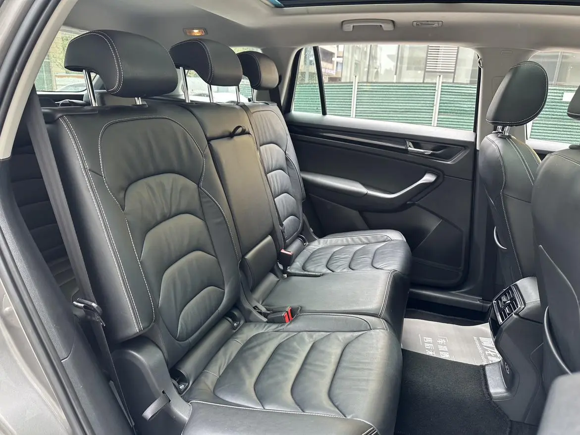 Skoda Kodiak Facelifted ZI330 7-seater two-wheel drive luxury premium edition Country VI