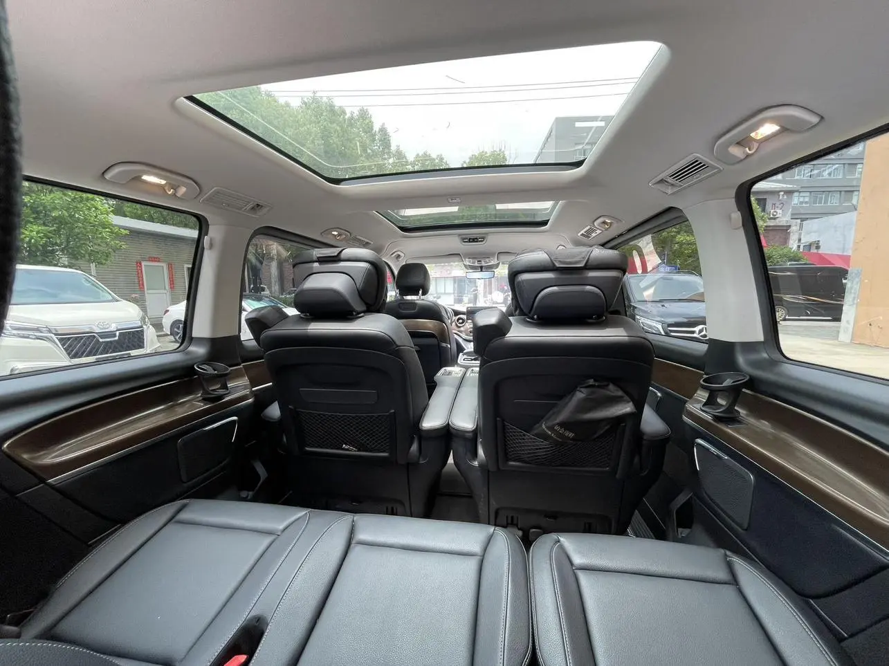 Mercedes-Benz Mercedes-Benz V-class V 260 L Long Wheelbase Premium Edition