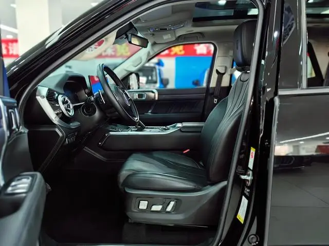 Tank Tank 400 Hi4-T Off-road version