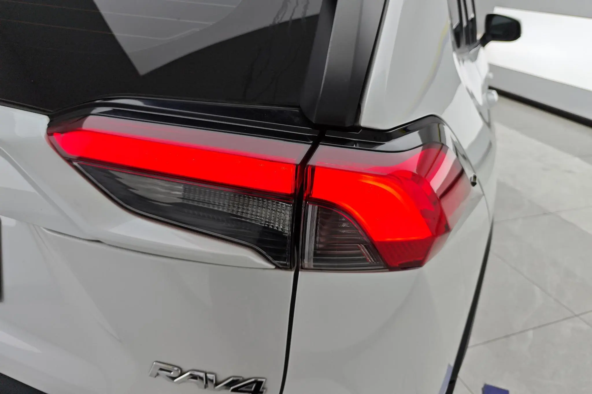 TOYOTA RAV4 Rongfang 2.0L CVT two-wheel drive fashion Plus version