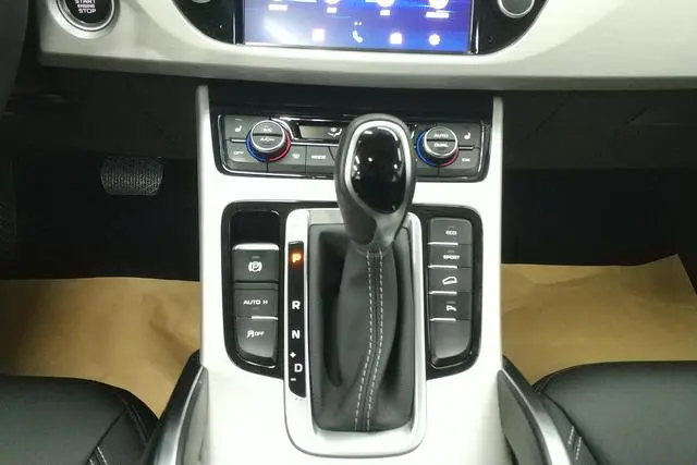 Geely Boyue 1.8TD automatic two-wheel drive intelligent 4G connected version