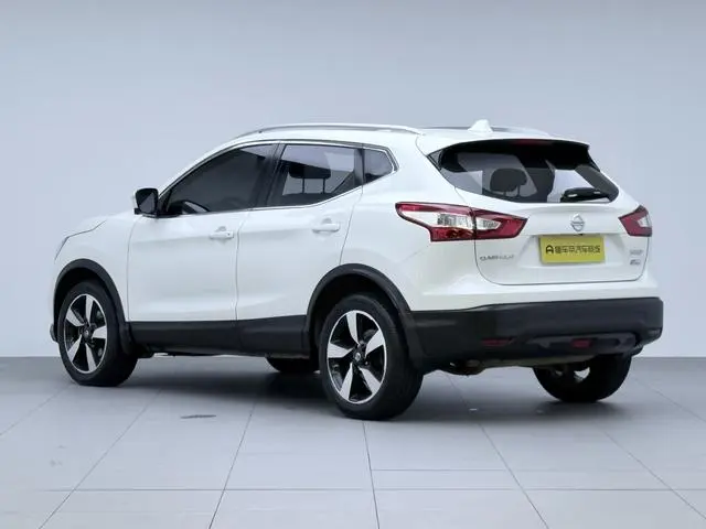 Nissan Qashqai 2.0L CVT Deluxe Edition Country V