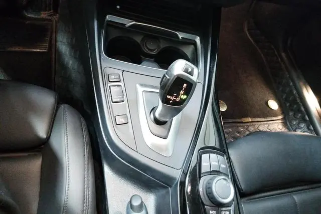 BMW BMW 2 Series (imported) 220i sports design suit