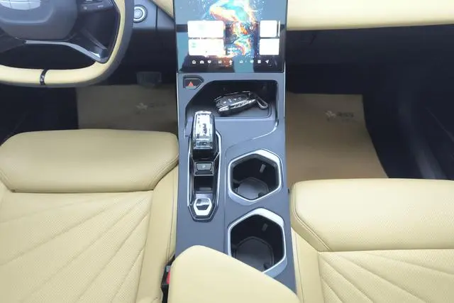 Geely Boyue L 2.0TD DCT Flagship