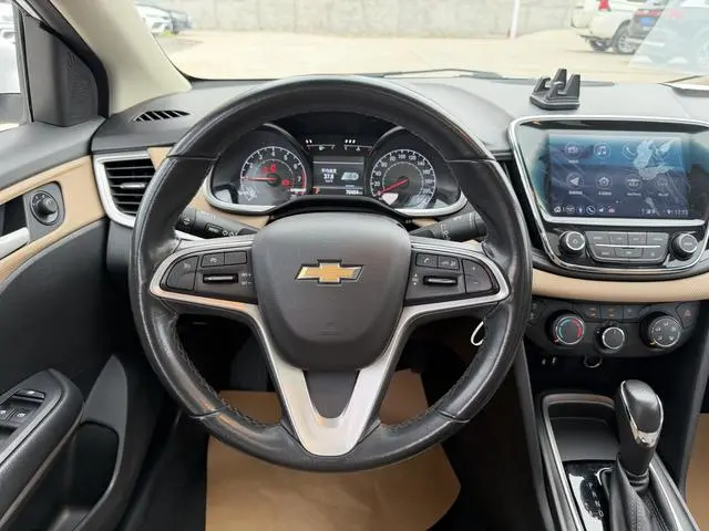 Chevrolet Cruze 320 automatic Enjoy Skylight version