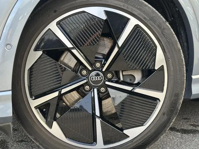 Audi Audi Q4 e-tron 50 e-tron quattro Creative Edition