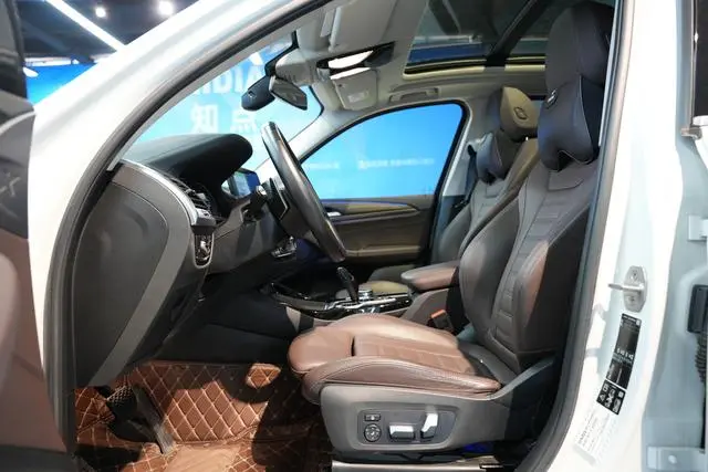 BMW BMW X3 xDrive30i leading M sports suit