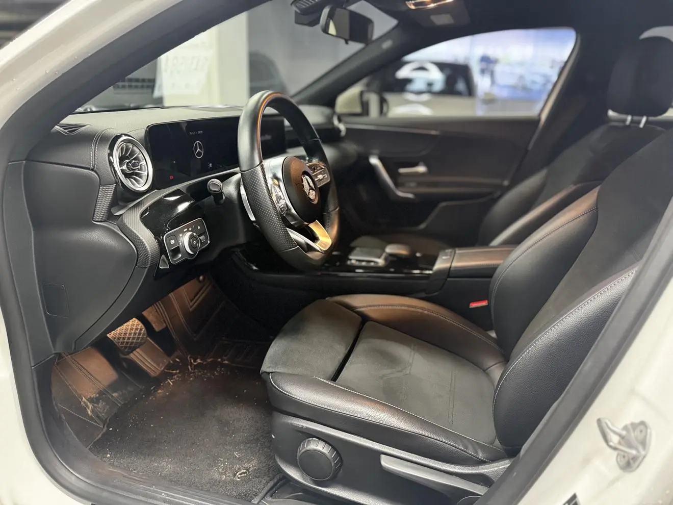 Mercedes-Benz Mercedes-Benz A-class Second facelift A 200 L sports sedan fashion version