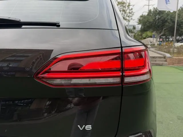 Volkswagen Touareg 3.0 TSI Sharp Front Version Country VI
