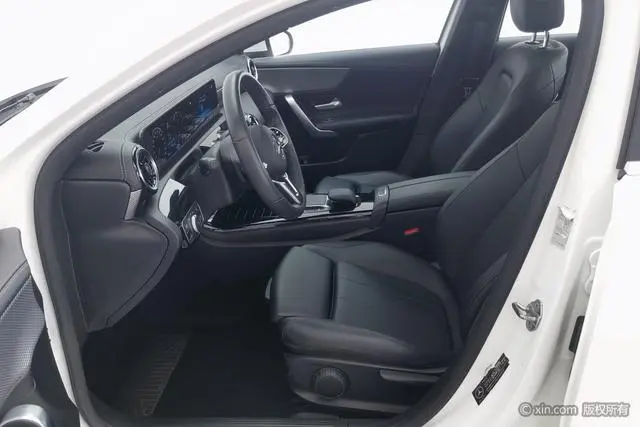 Mercedes-Benz Mercedes-Benz A-class Facelift A 180 L sports sedan