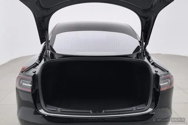 Tesla Model 3 Upgraded version of standard battery life rear drive