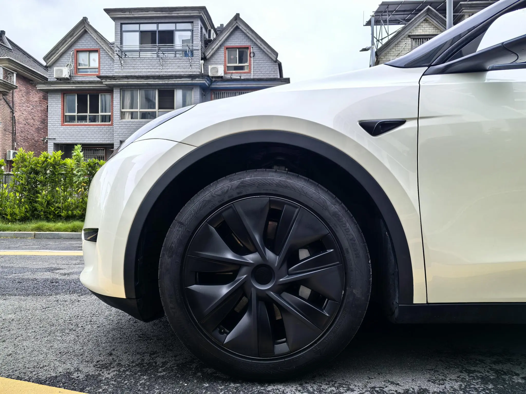 Tesla Model Y Rear-wheel drive version