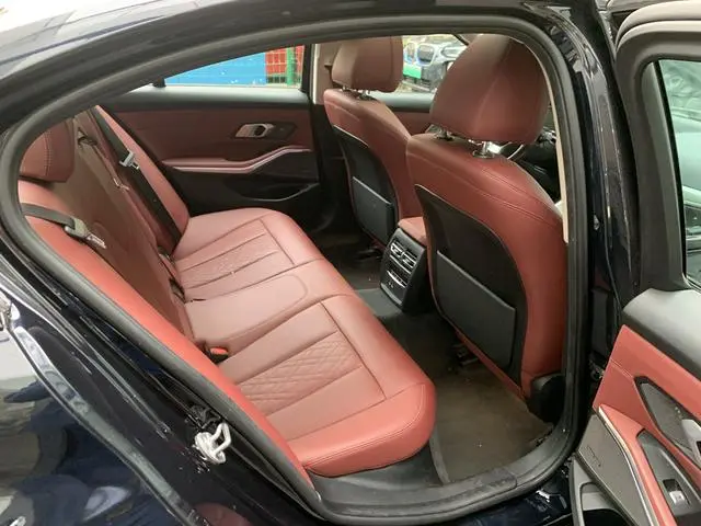 BMW BMW 3 Series 330i M Sports Yao Ye Suit