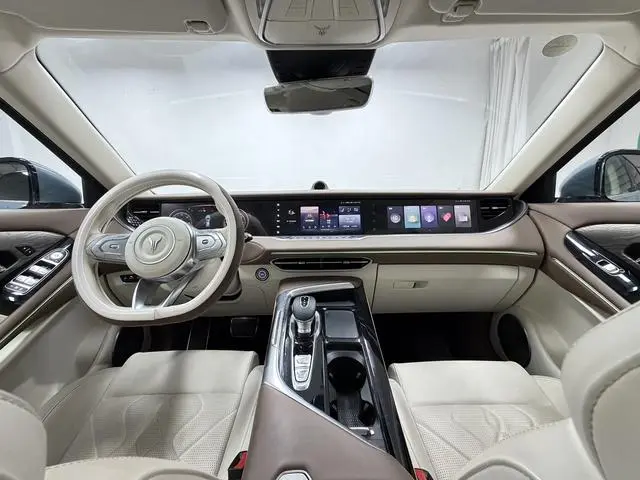 VOYAH Lan Tu FREE Four-wheel drive standard range extension exclusive luxury set