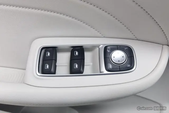 Roewe Roewe iMAX8 400TGI Premium Edition