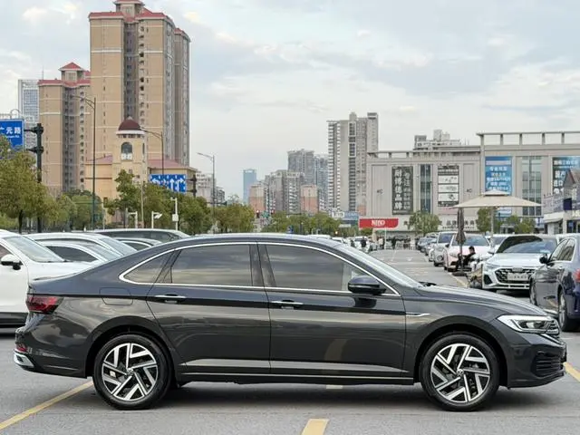 Volkswagen Sagitar 200TSI DSG Beyond Edition
