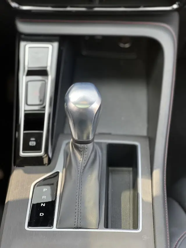 Roewe Roewe i5 1.5L CVT Deluxe Edition