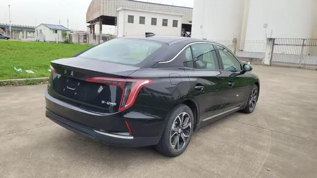 Hongqi Hongqi E-QM5 Basic Travel Version