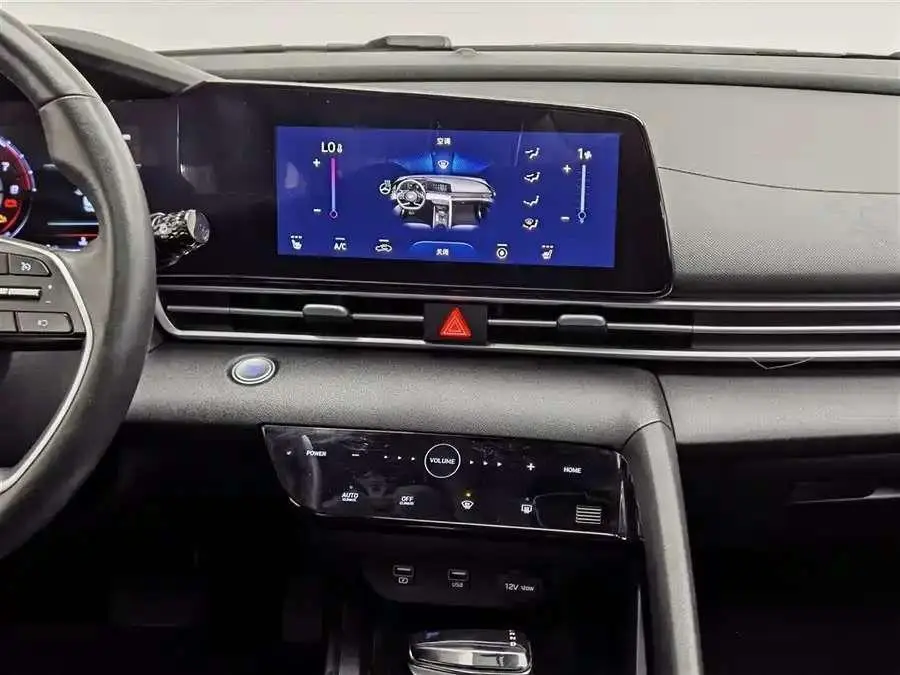 Hyundai Elantra 1.5L CVT LUX Premium Edition