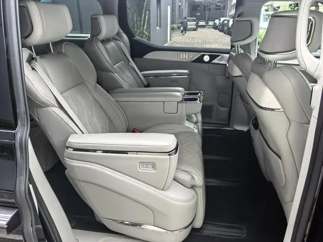 Volvo Volvo EM90 Ultra six seats
