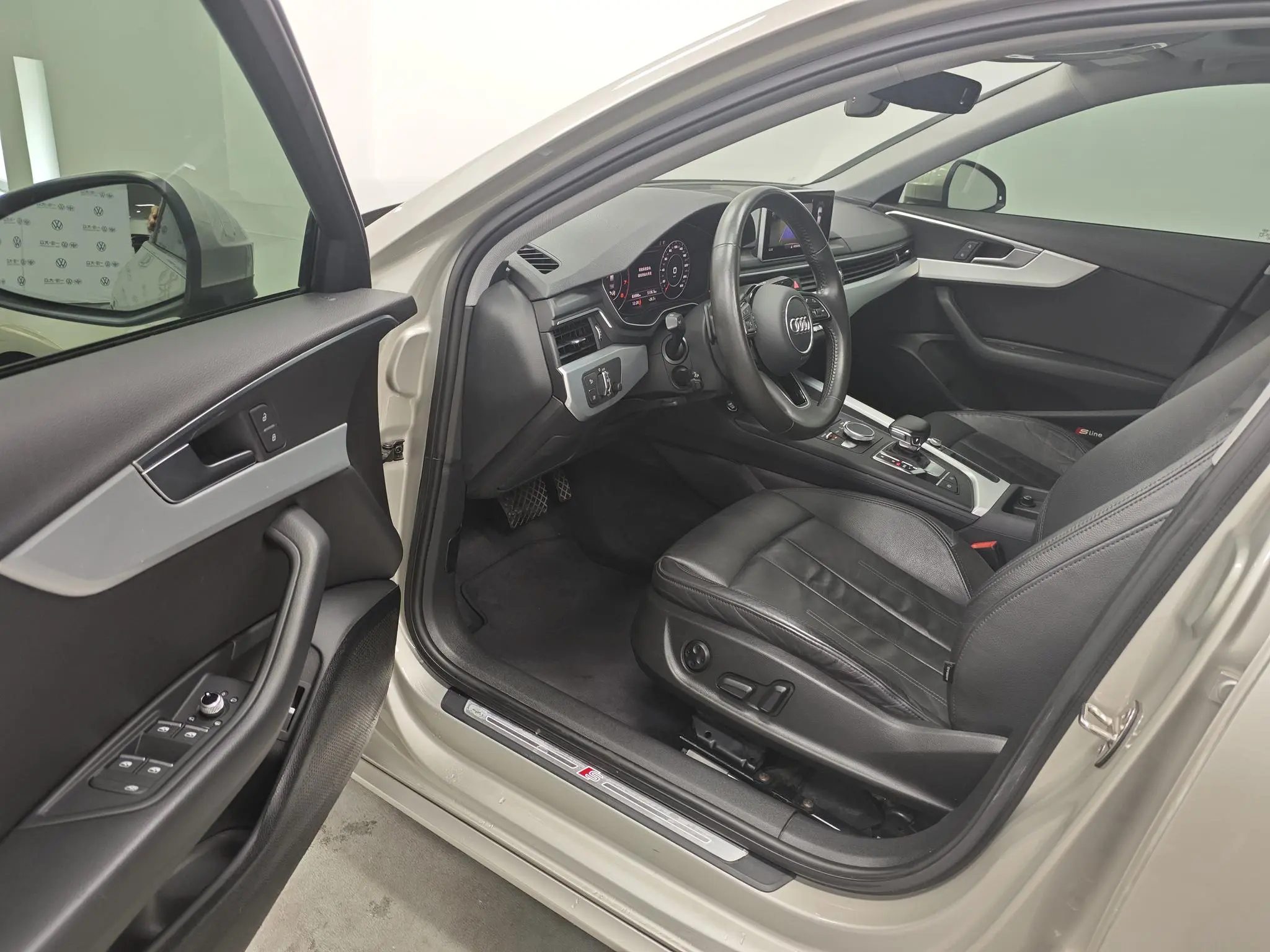 Audi Audi A4L 40 TFSI sporty Country VI