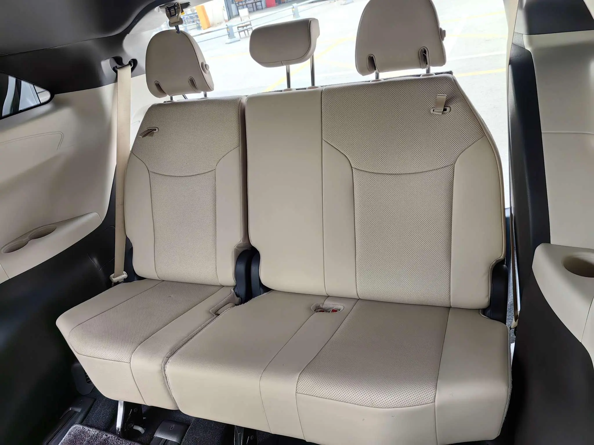 TOYOTA Saina 2.5L Hybrid Premium Edition