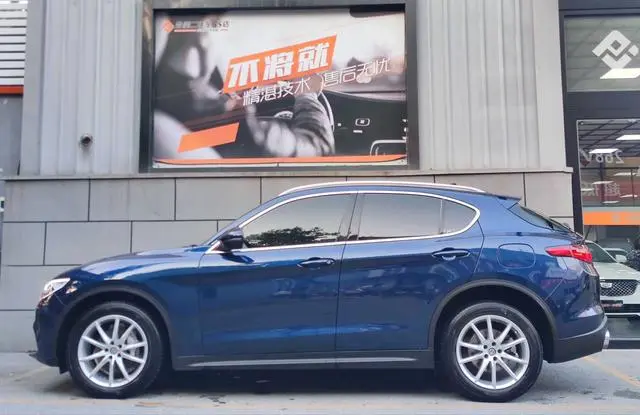 Alfa Romeo Stelvio 2.0T 200HP Deluxe Edition