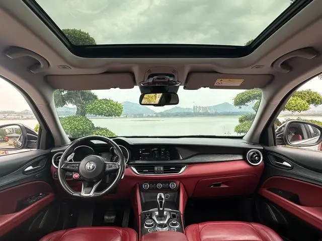 Alfa Romeo Stelvio 2.0T 280HP Luxury Sports Edition