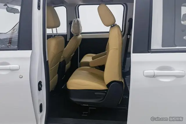 Dongfeng Fengguang Scenery E380 Standard Edition-Comfortable 7 Seats