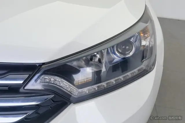 Dongfeng Fengshen Dongfeng Fengshen AX7 2.0L automatic Zhiyi type
