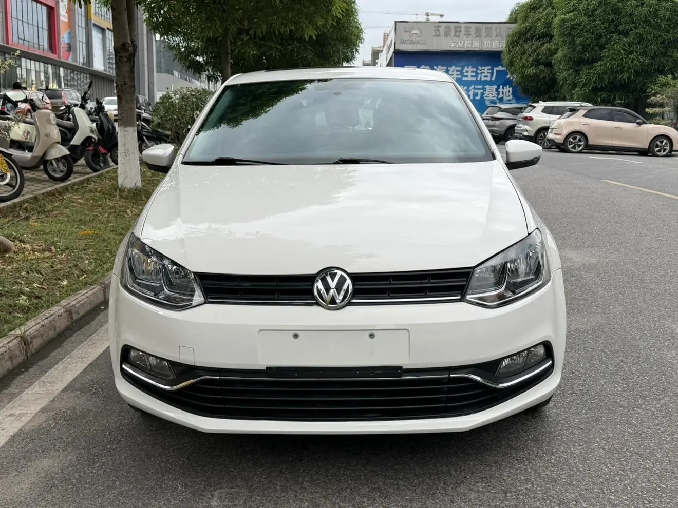 Volkswagen Polo 1.6L automatic comfort type