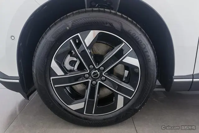 Volvo Volvo XC70 Four-wheel drive, long battery life Core