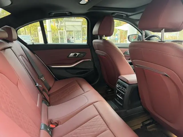 BMW BMW 3 Series 325i M Sports Yao Ye Suit