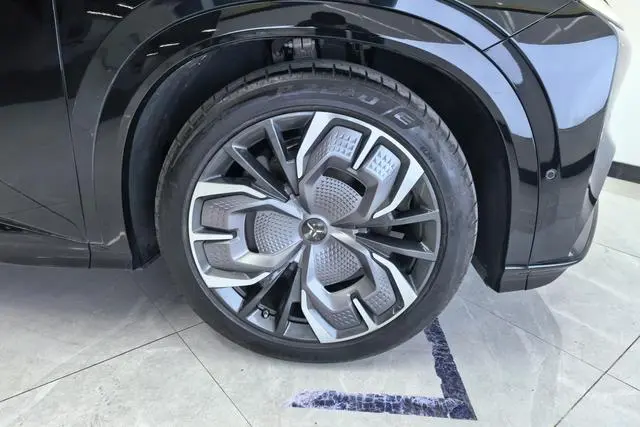 Hongqi Hongqi Tiangong 08 680 Ultra four-wheel drive version