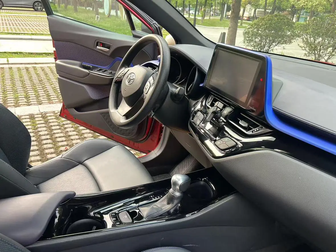 TOYOTA Toyota C-HR 2.0L Leading version