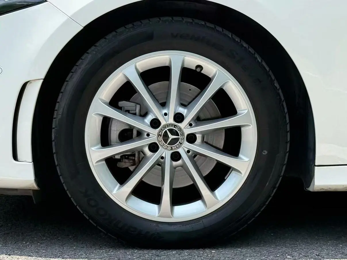 Mercedes-Benz Mercedes-Benz A-class A 200 L sports sedan fashion Version