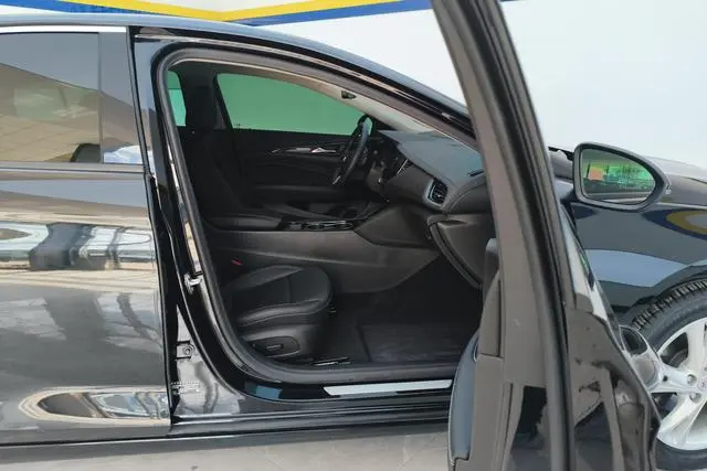 Buick Regal 25T Premium Edition