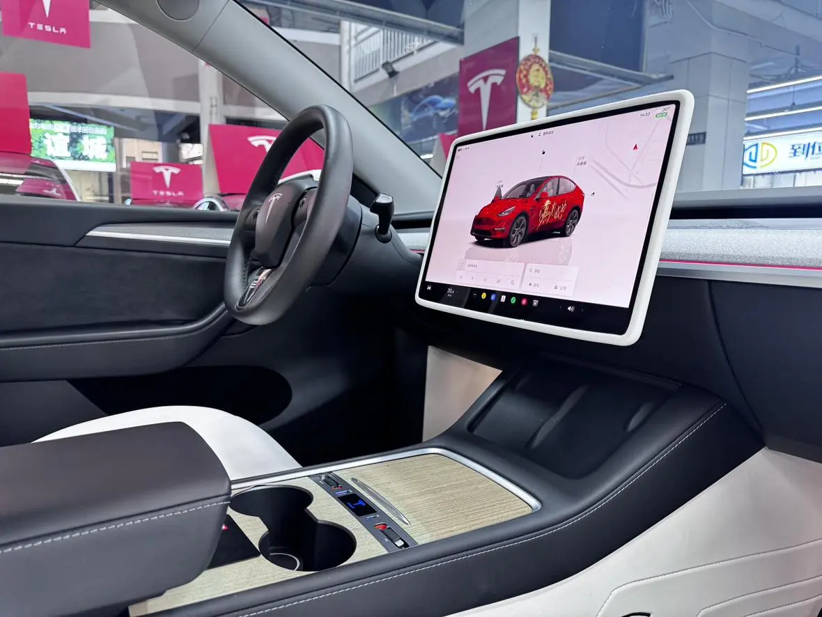 Tesla Model Y Long battery life all-wheel drive version