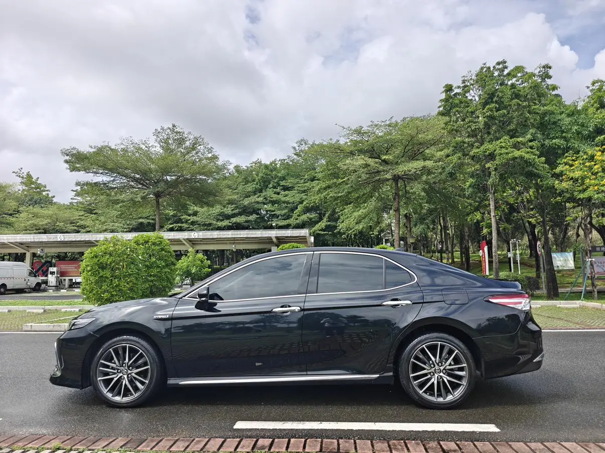 TOYOTA Camry Dual Engine 2.5HG Deluxe Edition