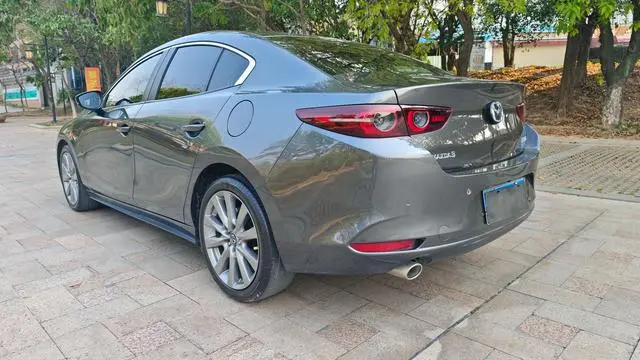 Mazda Mazda 3 Angkesaila 2.0L automatic premium version