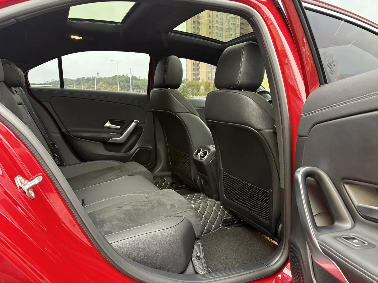 Mercedes-Benz Mercedes-Benz A-class A 200 L sports sedan fashion Version