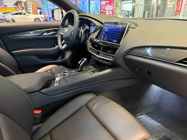 Cadillac Cadillac CT5 28T platinum sporty