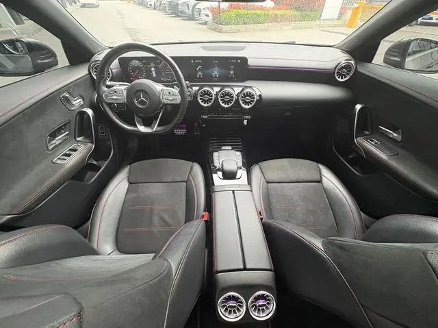 Mercedes-Benz Mercedes-Benz CLA CLA 200 four-door coupe