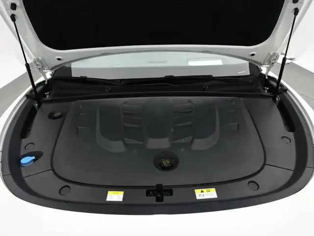 VOYAH Lantu chasing light PHEV Ultra-long battery life, four-wheel drive ultimate edition